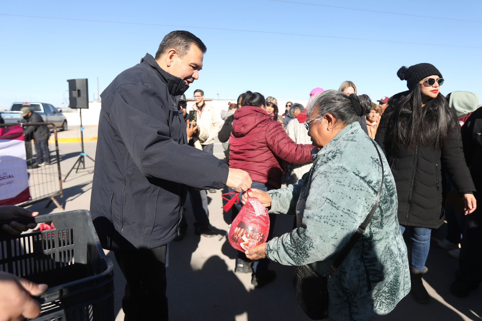 Inician entrega de apoyos alimentarios para aliviar la cuesta de enero en colonias del Estadio 8 de Diciembre